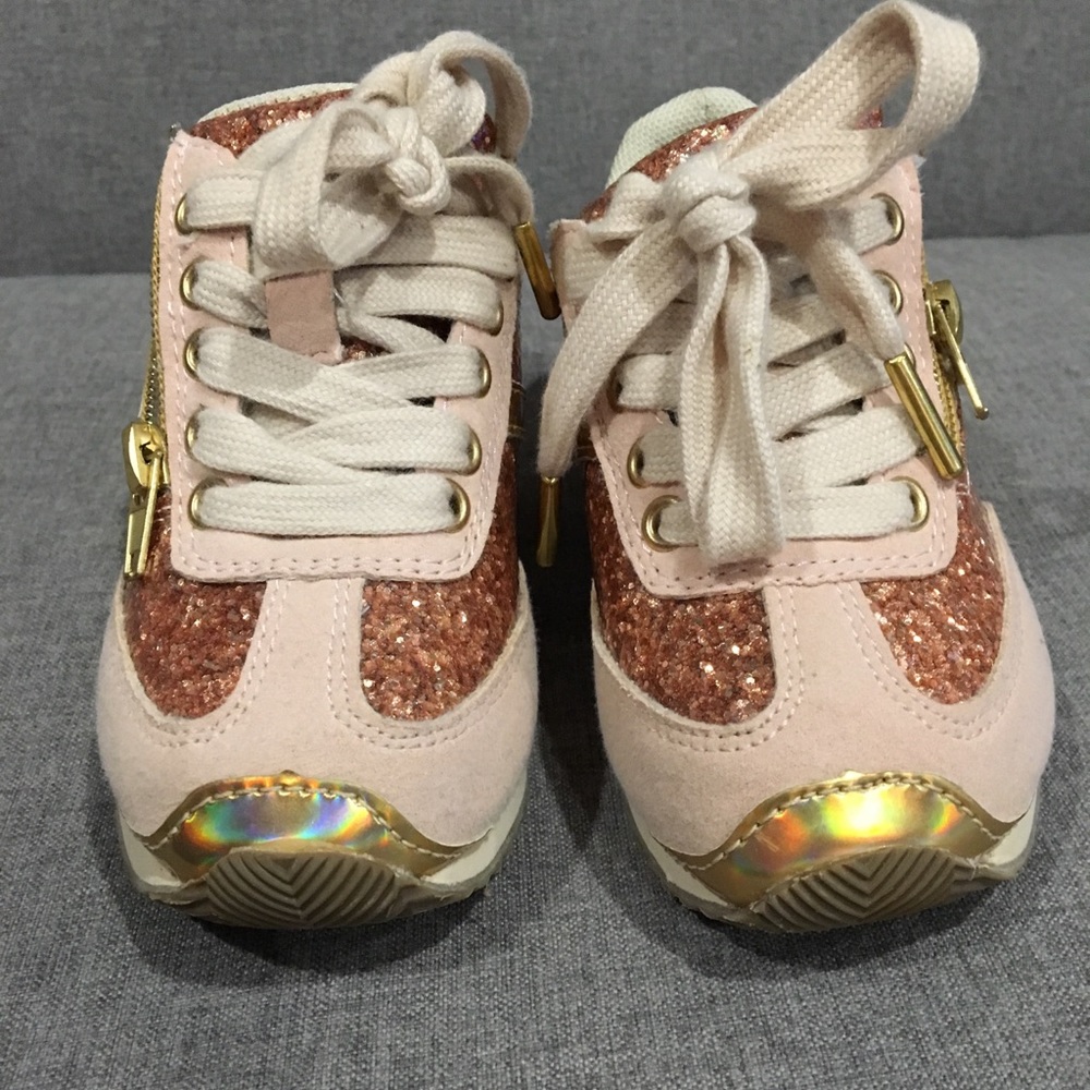 JoyFolie Blush color toddler girl sneaker size 10T